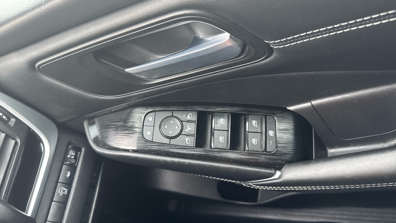 Nissan Qashqai 1.3 DiG-T MH N-Connecta 5dr Petrol Hatchback